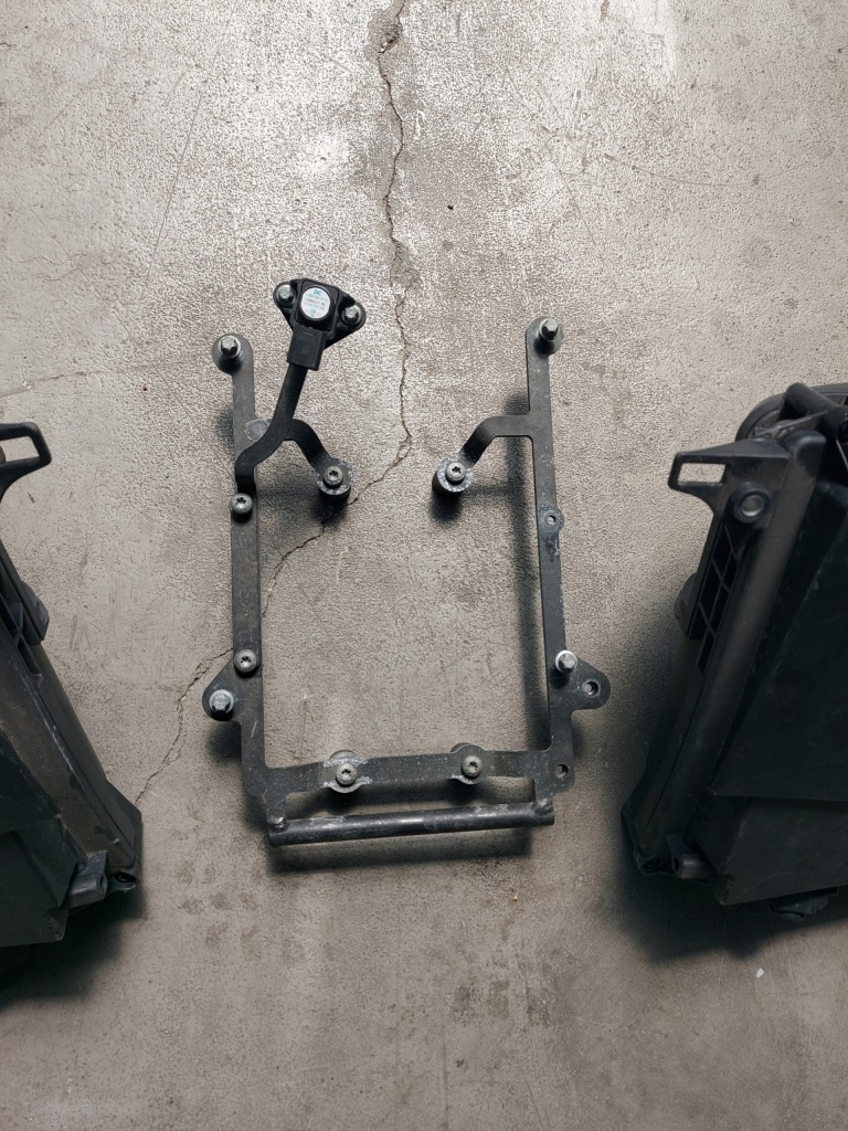 Корпус фильтра воздуха впуск mercedes sl r 230 левый правый a2750900701 в Украине