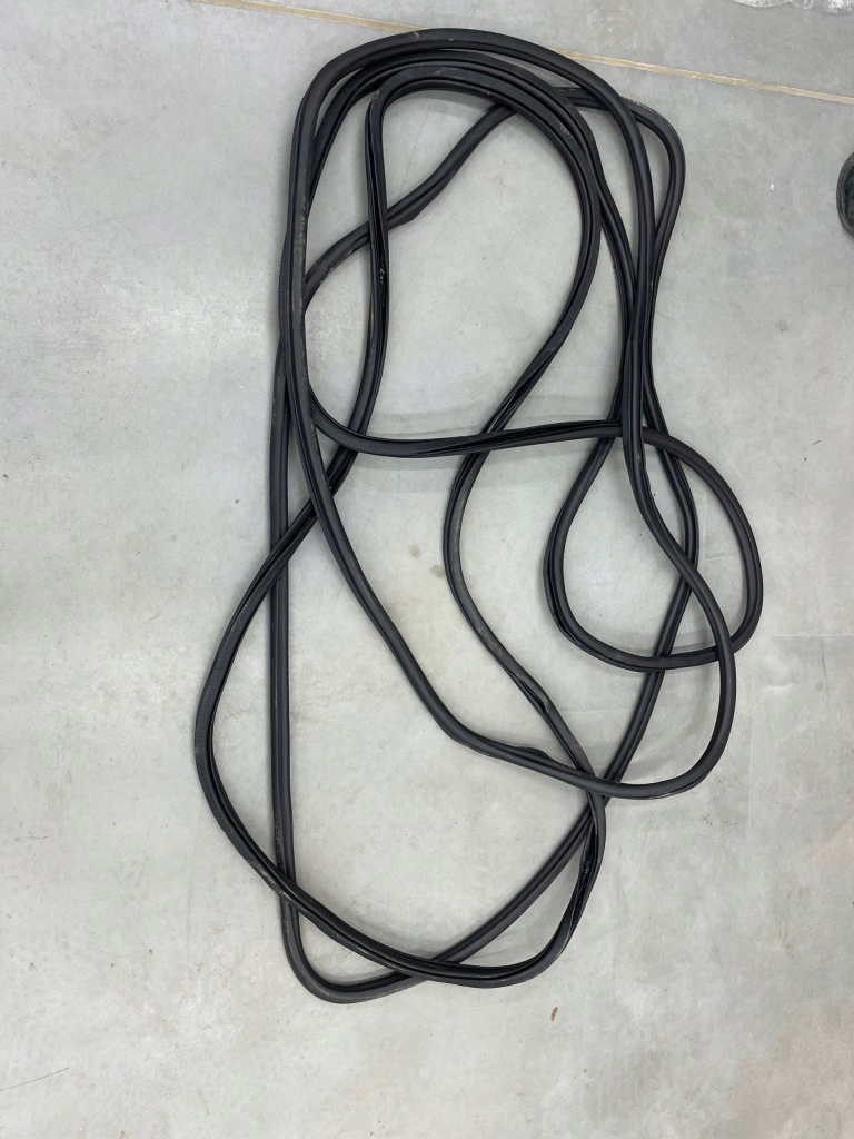 фото №1, Прокладка дверь крышки багажника vw touareg iii