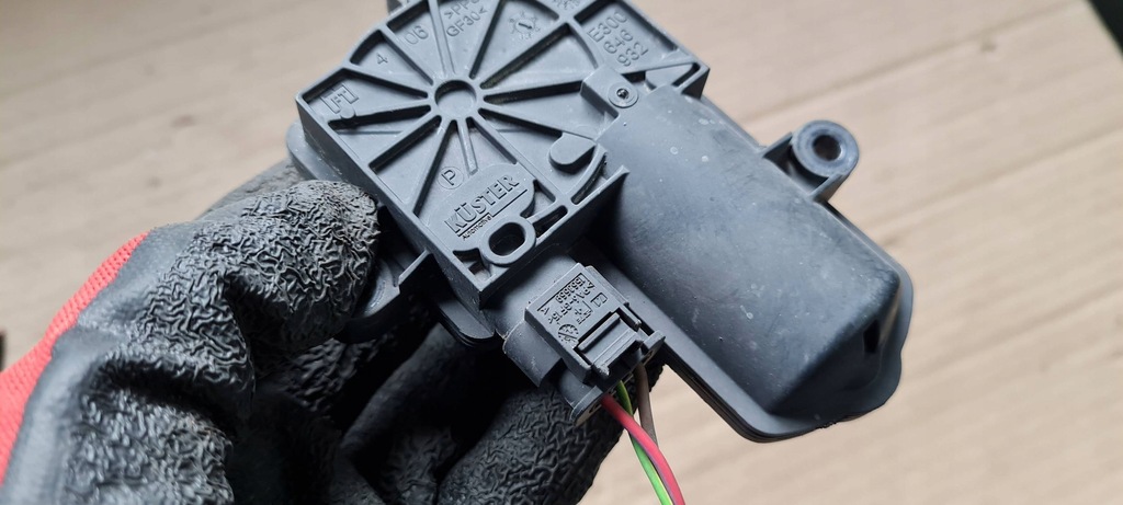 фото №11, Sq8 4m rsq8 q8 моторчик вихлоп кришка вихлопних газів 4n0133246a sq7 4m a4 b9 a5 s5