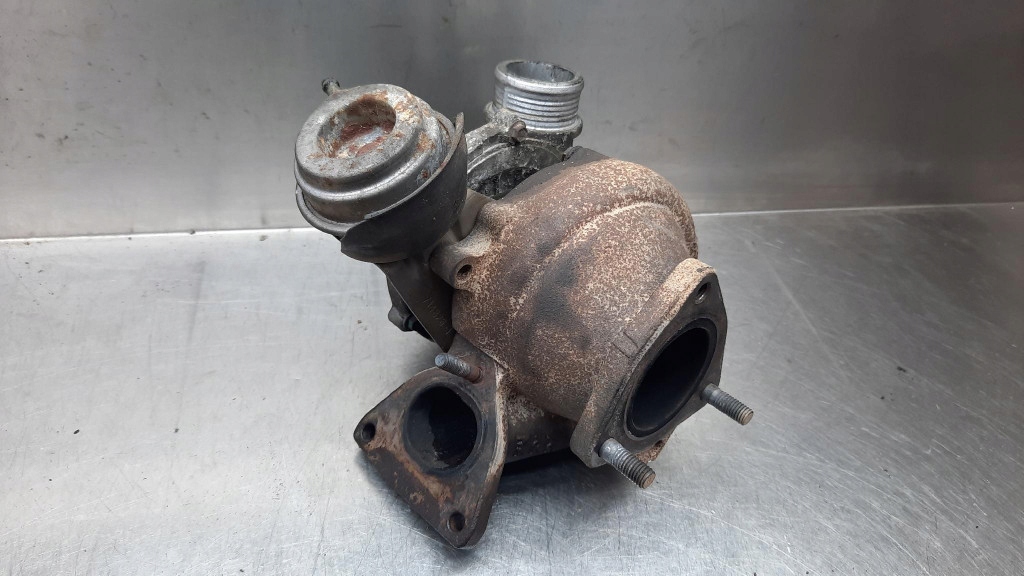 фото №6, Турбонагнетатель 8689592 gt2052v volvo v70 ii 2.4 d5 163km