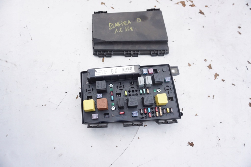 фото №1, Коробка запобіжників bsi 13206750 gx opel zafira b