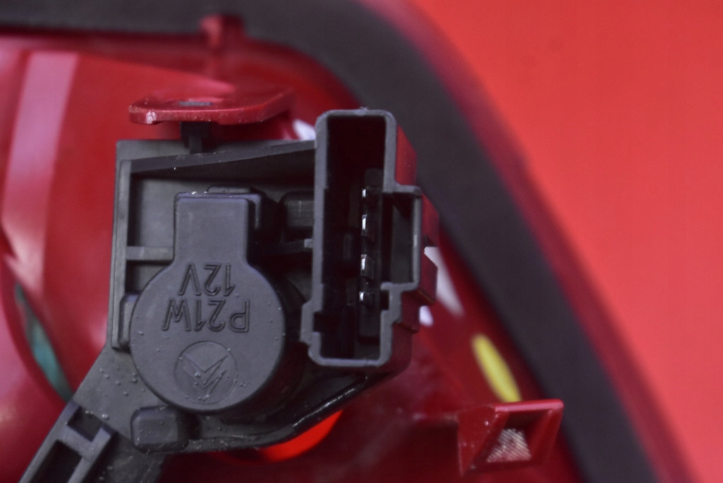 фото №6, Лампа ліва задня задня 9681074380 citroen c5 ii x7 iii kombi 08-17