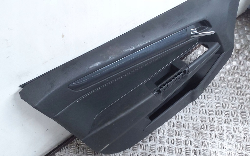 2005 opel astra h обшивка дверь передних 13177105 в Украине