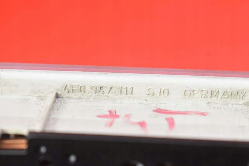 фото №7, Лампа освітлення салону задня 4f0947111 audi a6 c6 04-08