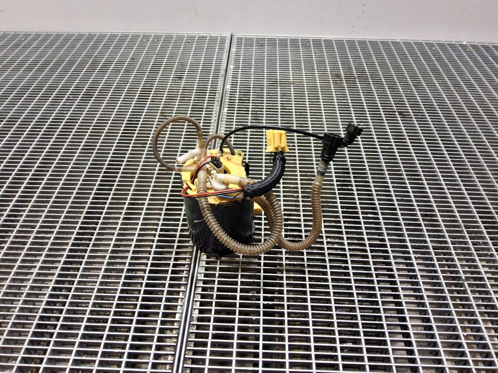 Купити Помпа насос пального range rover iii l320 3.6 td a2c53101738