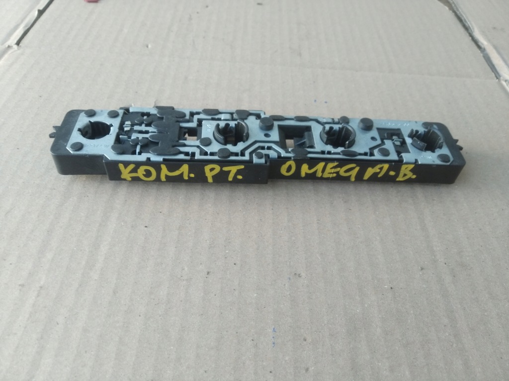 Купити Вкладиш лампи задній правий opel omega b kombi