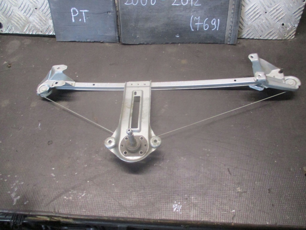 Механизм стекло задняя правый opel zafira b 08-12 13132228 Киев