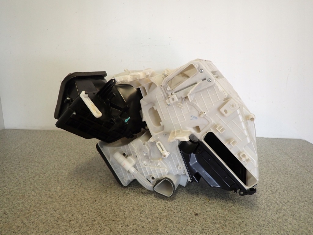 фото №6, Mazda5 mazda 5 ii 10- корпус обігрівача