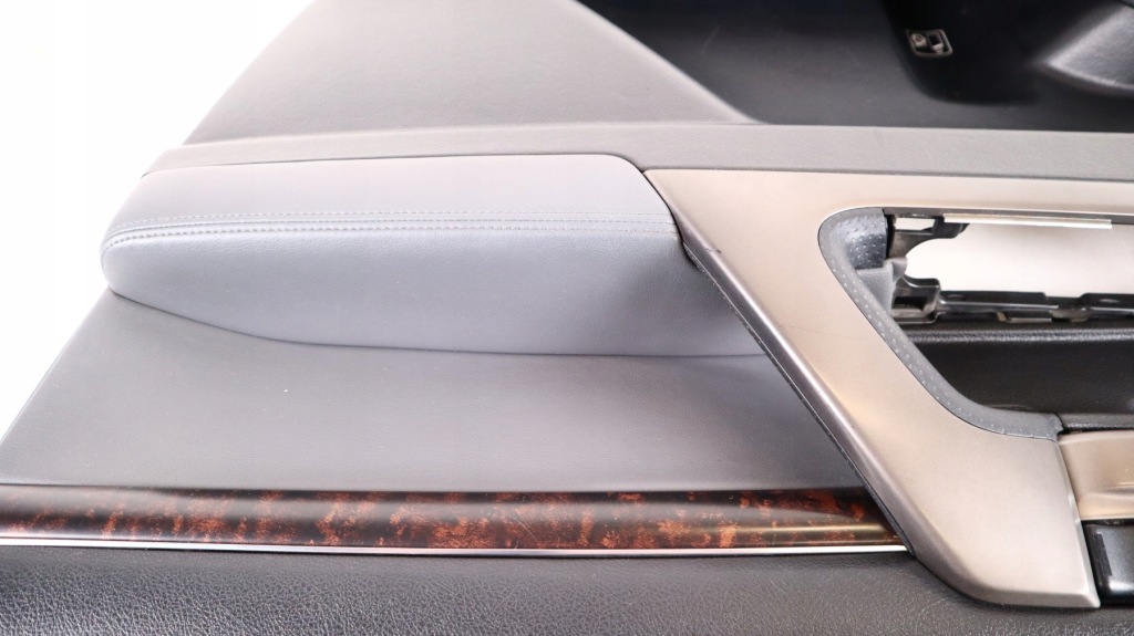 Купить Toyota land cruiser 200 обшивка дверь правая  перед