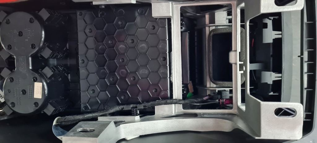 фото №14, Q5 80a sq5 підлокітник тунель середній зарядний пристрій індукційна led