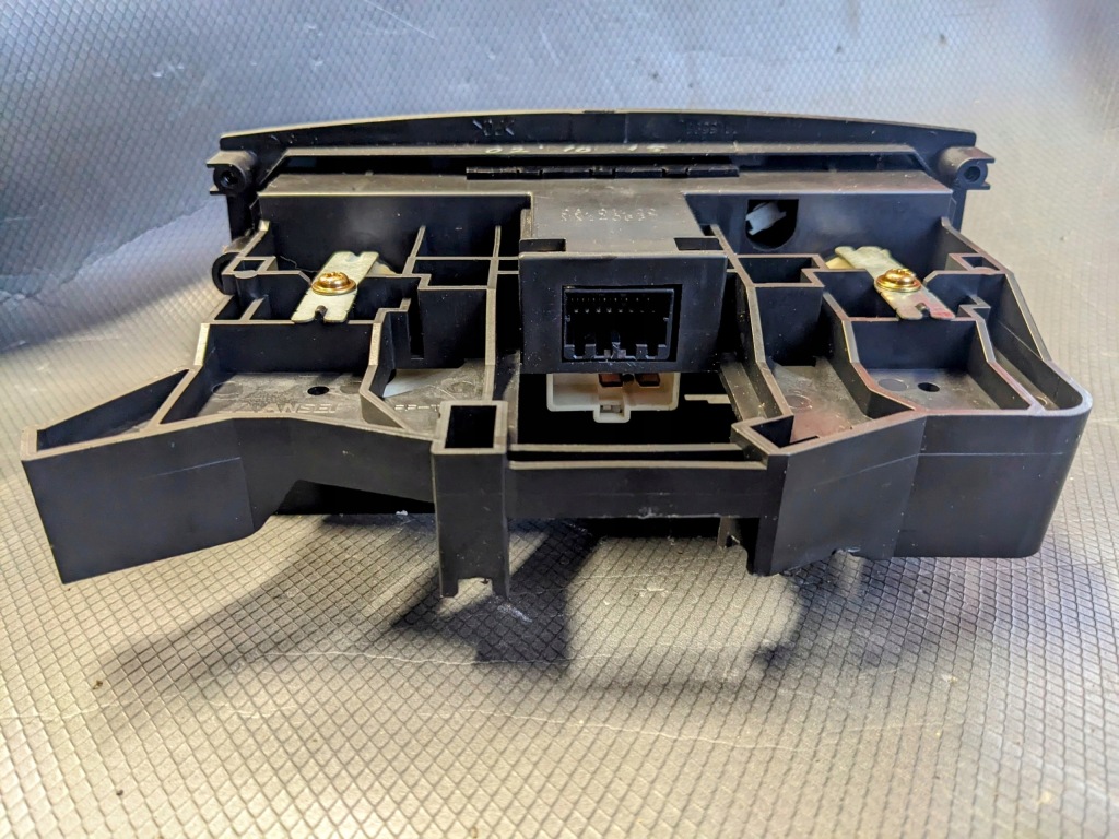 фото №3, Mitsubishi space star панель кондиционера mn140637