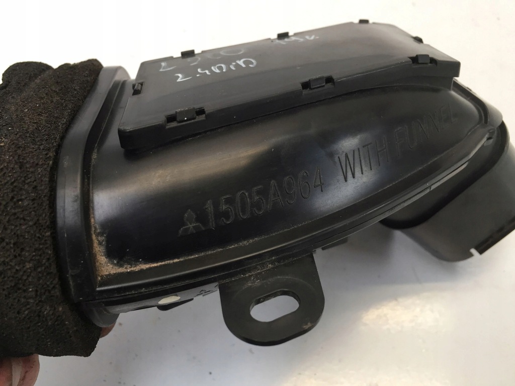 фото №3, Mitsubishi l200 v 2.4 труба воздухозаборник воздуха