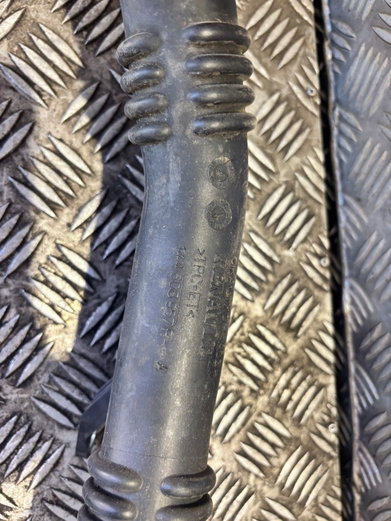 Труба шланг інтеркулер renault kadjar qashqai 144608957 в Україні