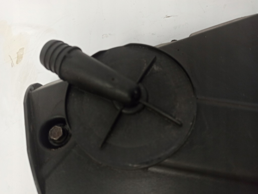 фото №8, Audi a3 8p 1.9 tdi кришка клапанів 038103475n