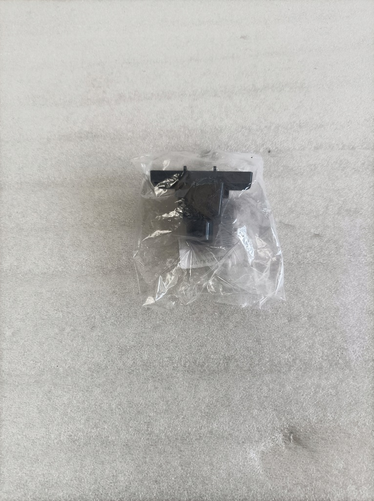 фото №1, Audi a4 b9 заглушка камери 8w0853593