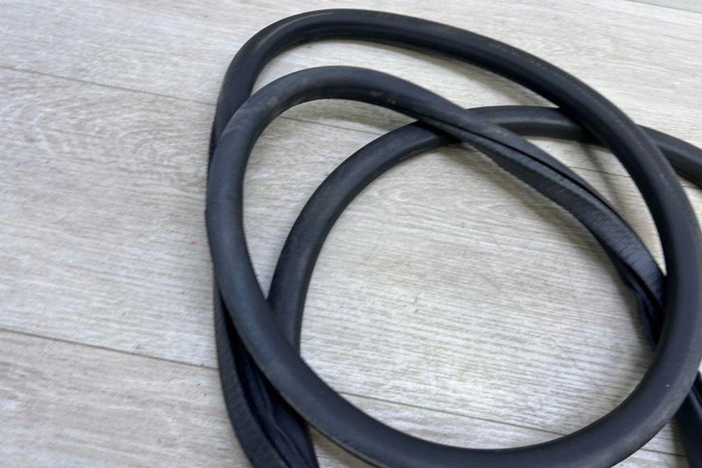 фото №6, Прокладка задніх правих двері porsche panamera 970 97053626601 3.0l