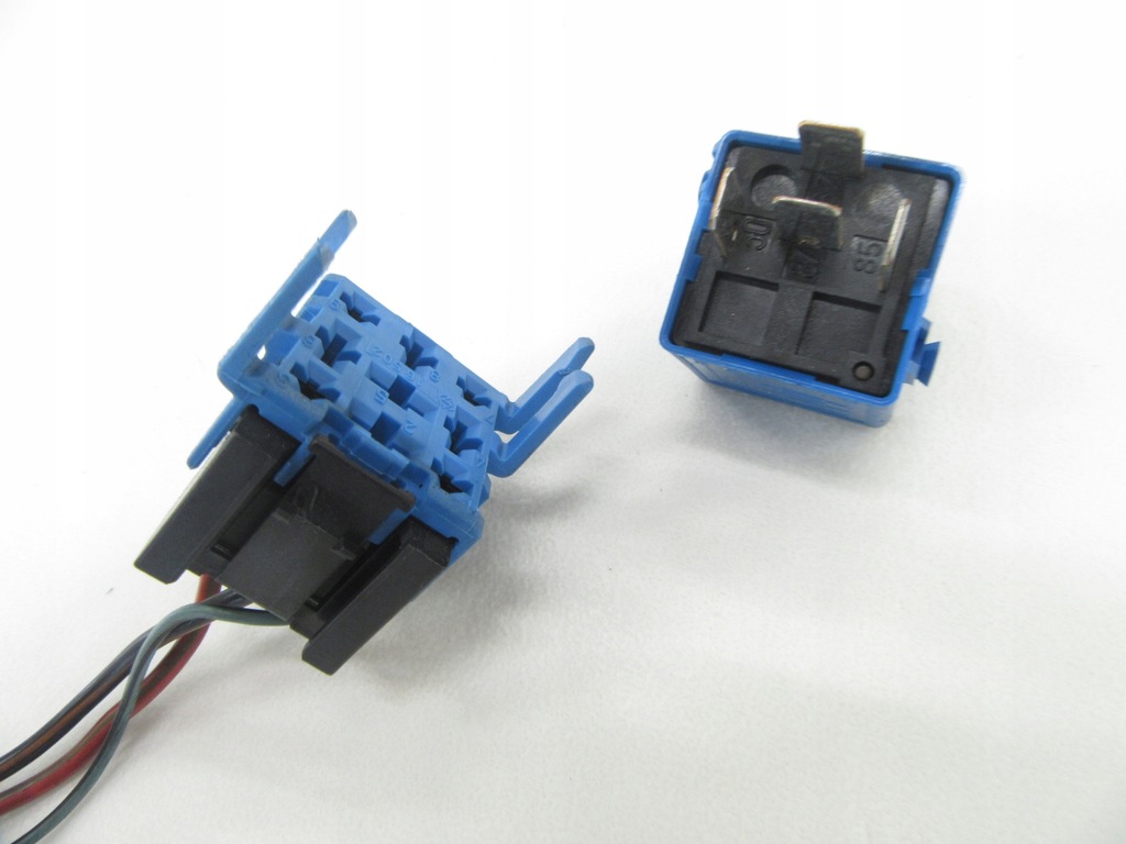 фото №4, Реле bmw штекер e36 e38 e39 e46 e53 e60 e81 e70 e90 f01 f10 f20 f30