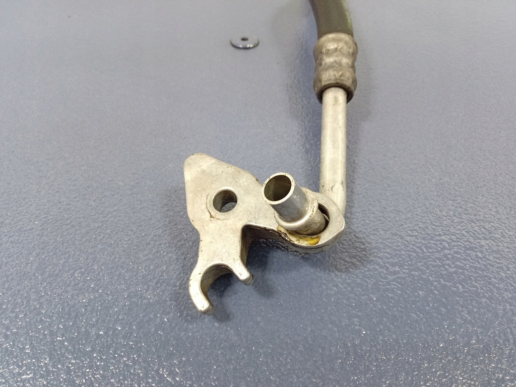 Bmw m2 f87 m3 f80 шланг радіатора оливи 2284549 Оригінал