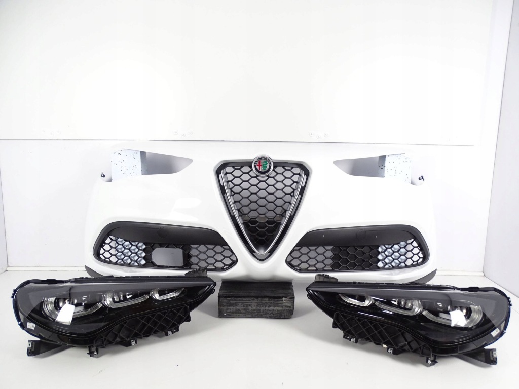 Купити Бампер перед передній alfa romeo stelvio + ліхтарі  правий ліва full led
