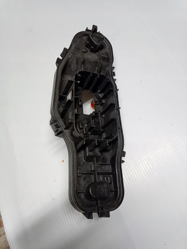 фото №1, Вкладыш цоколь лампы vw up! задняя левая