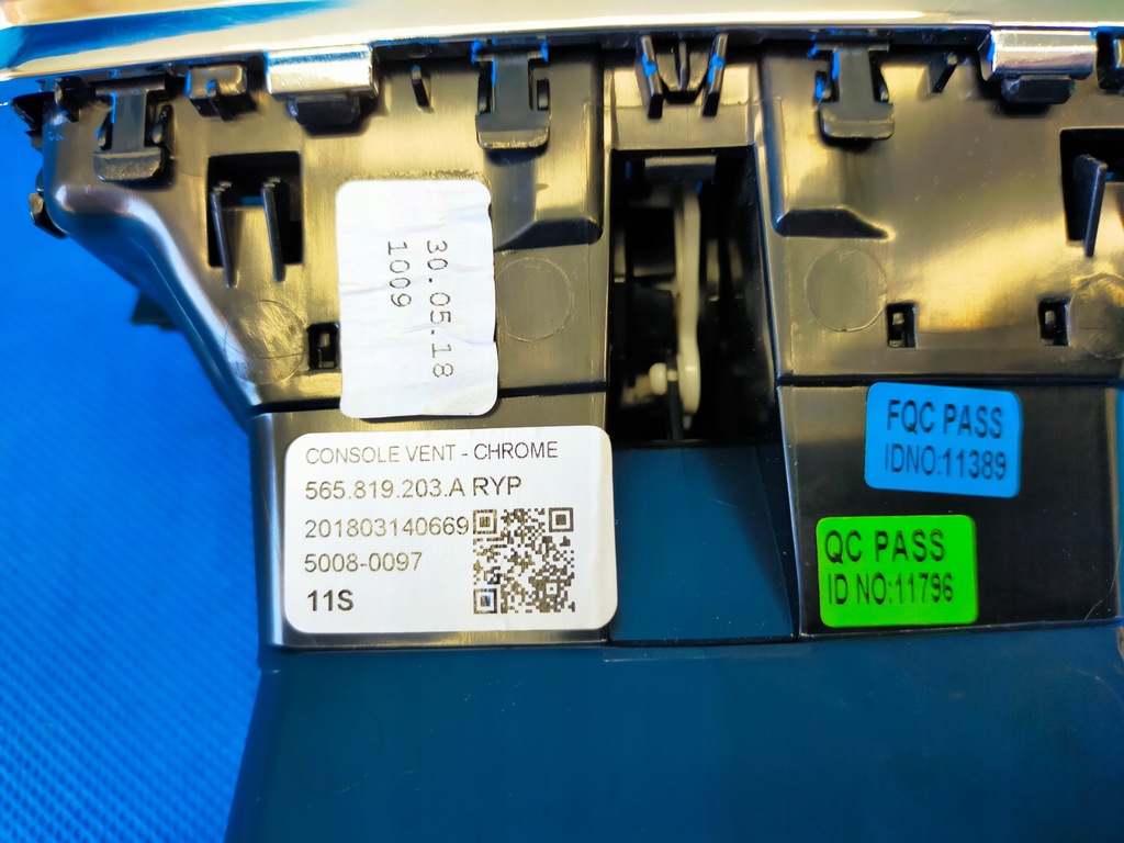 фото №8, Skoda karoq kar 2018r 1.0 tsi 85kw воздуховод решётка консоли задняя 565819203a