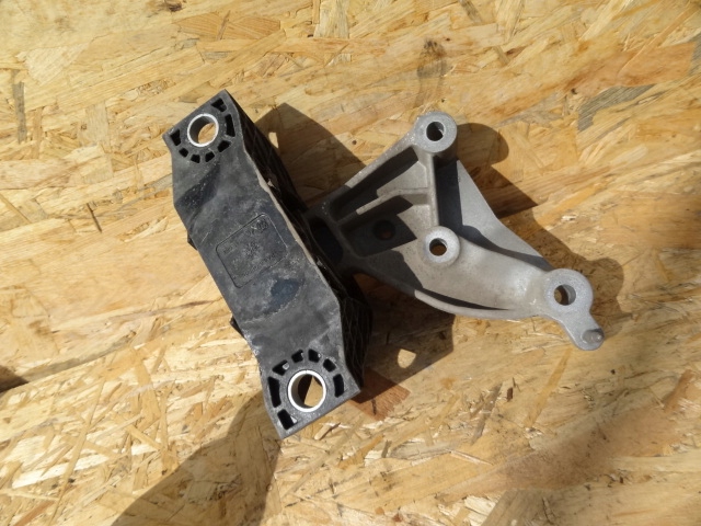 фото №4, Dacia dokker 2013 1,6 8v кронштейн подушка двигателя org