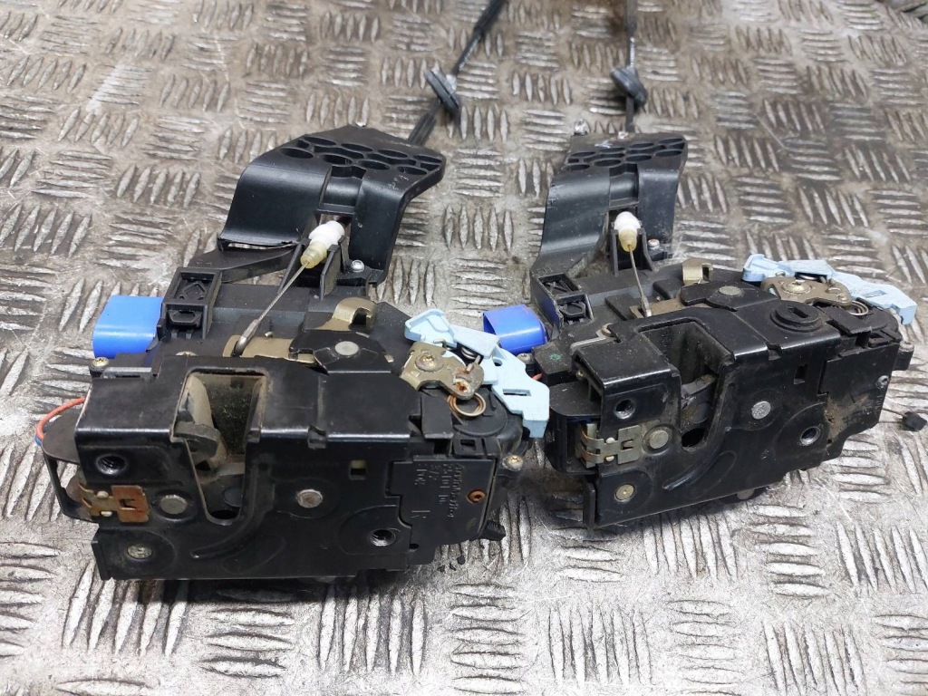 Замок дверей правий задні правий перед porsche cayenne 3d1837016 7l0839016 Зі Шроту