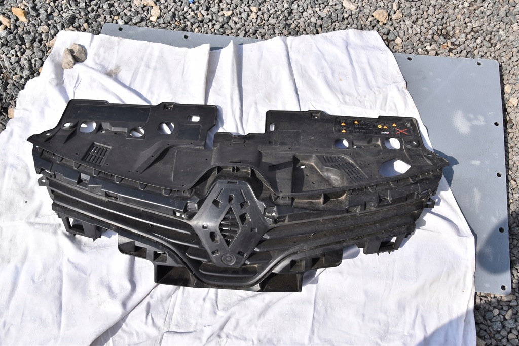 фото №1, Renault clio iv lift решётка радиатора решётка радиатора бампера 622562901r оригинал