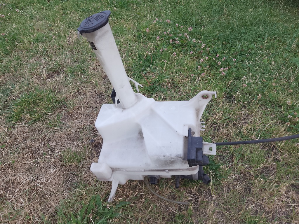 фото №1, Lexus gs300 gs 300 mk2 mkii 98-05 бачок омыватель