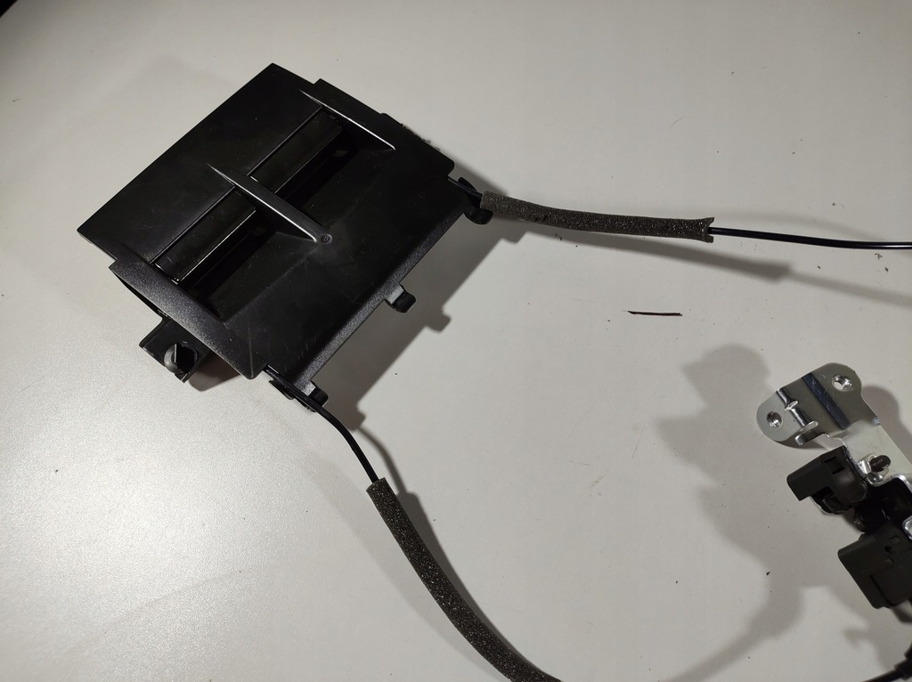 фото №10, Volvo s60 ii 13r- замок відкривання сидіння