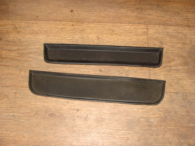 фото №1, Гумовий елемент обшивка полиця панелі land rover discovery 2 ii