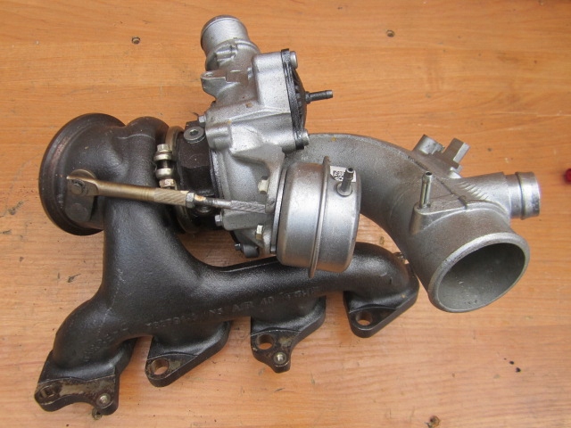 фото №9, Opel astra j 1.4 turbo трубка шланг слив масла 55587854 / turbo 55565353