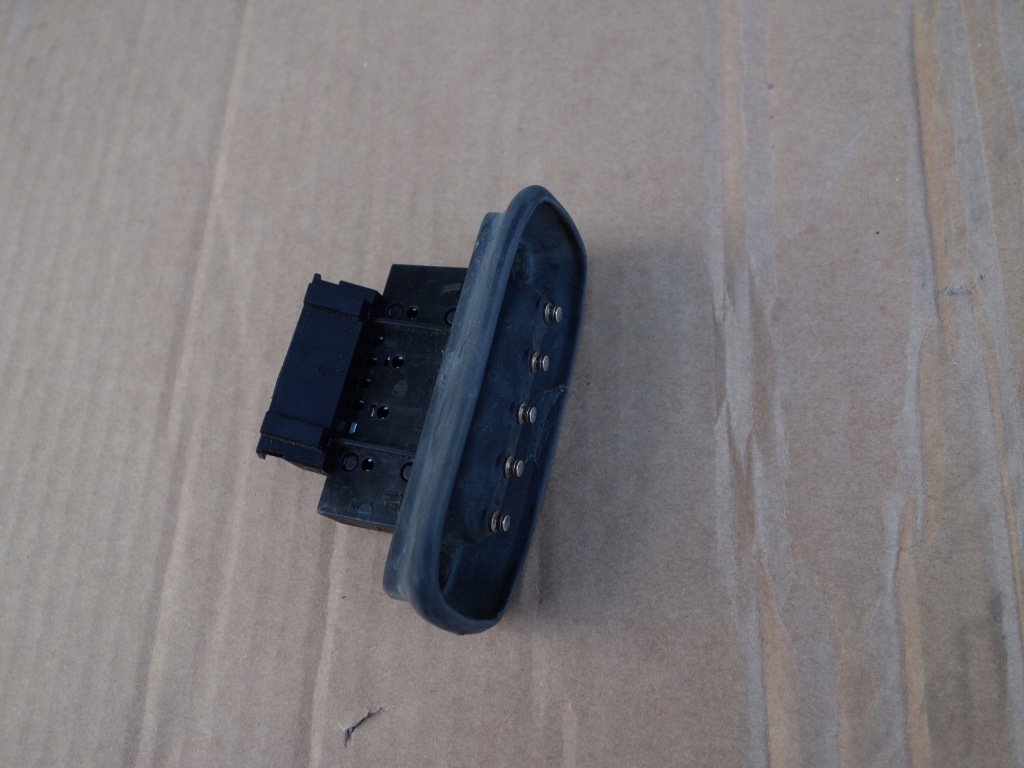 Купити Mercedes vito w447 мікровимикач дверей розсувних 6398200654 європа