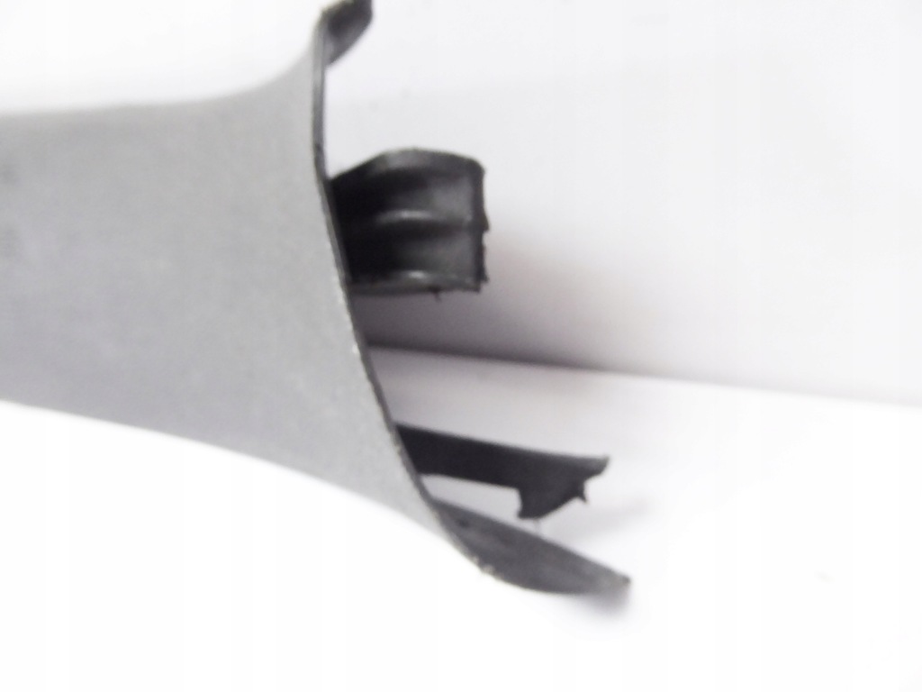 фото №3, Audi оригинальный номер 8l3853906 молдинг порог