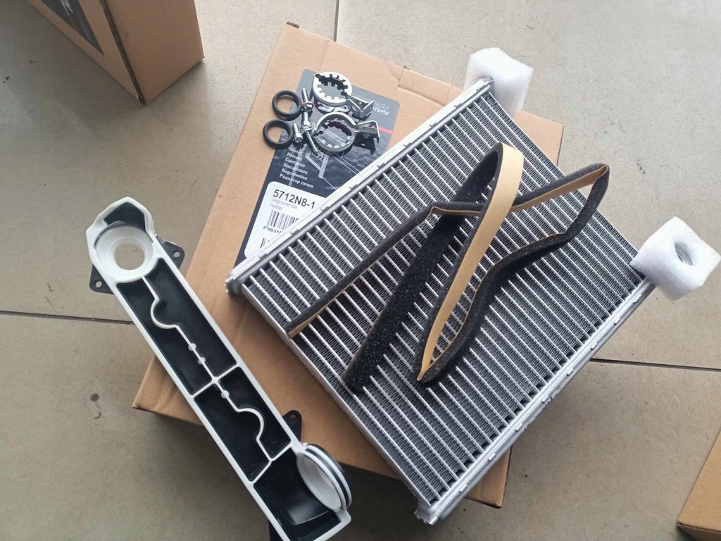 фото №12, Nowa kpl обігрівач радіатор citroen c3 picasso peugeot 308 t2 6448.s4