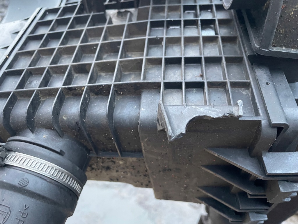 фото №3, Alfa romeo 147 1.9 jtd корпус фільтра повітря