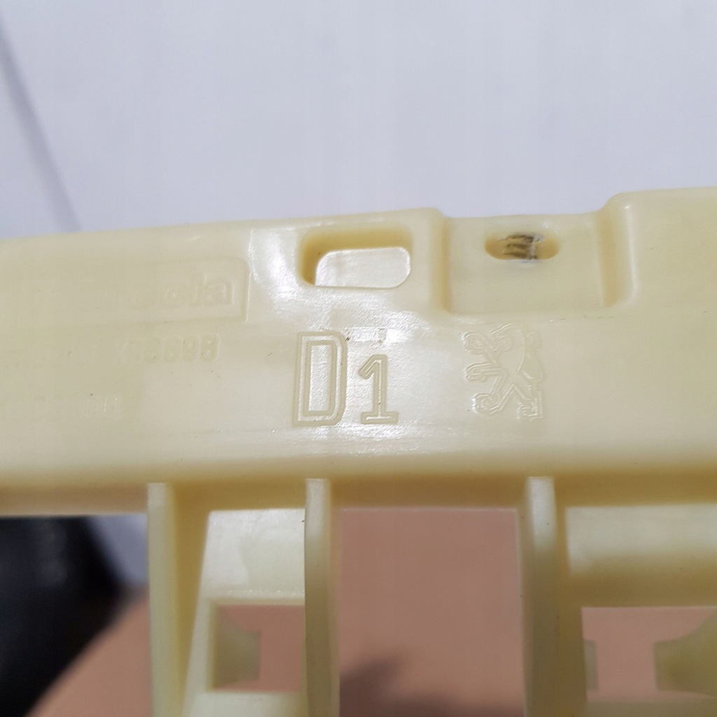 Молдинг стекло coupe перед сторона правая peugeot 308 9660551480 Недорого