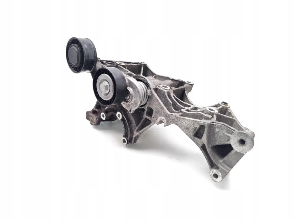 Audi a4 кронштейн генератора 2.0 tdi дизель 103kw 140 hp 03g903143d 2007 Недорого