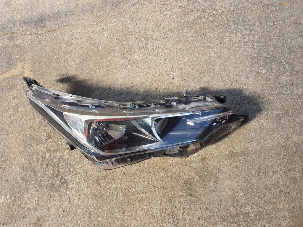 фото №1, Toyota corolla e18 lift 2016-2019 фара правий eu
