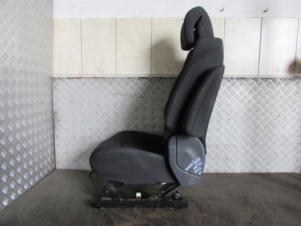 фото №11, Сиденье правый перед peugeot 5008 09-13r