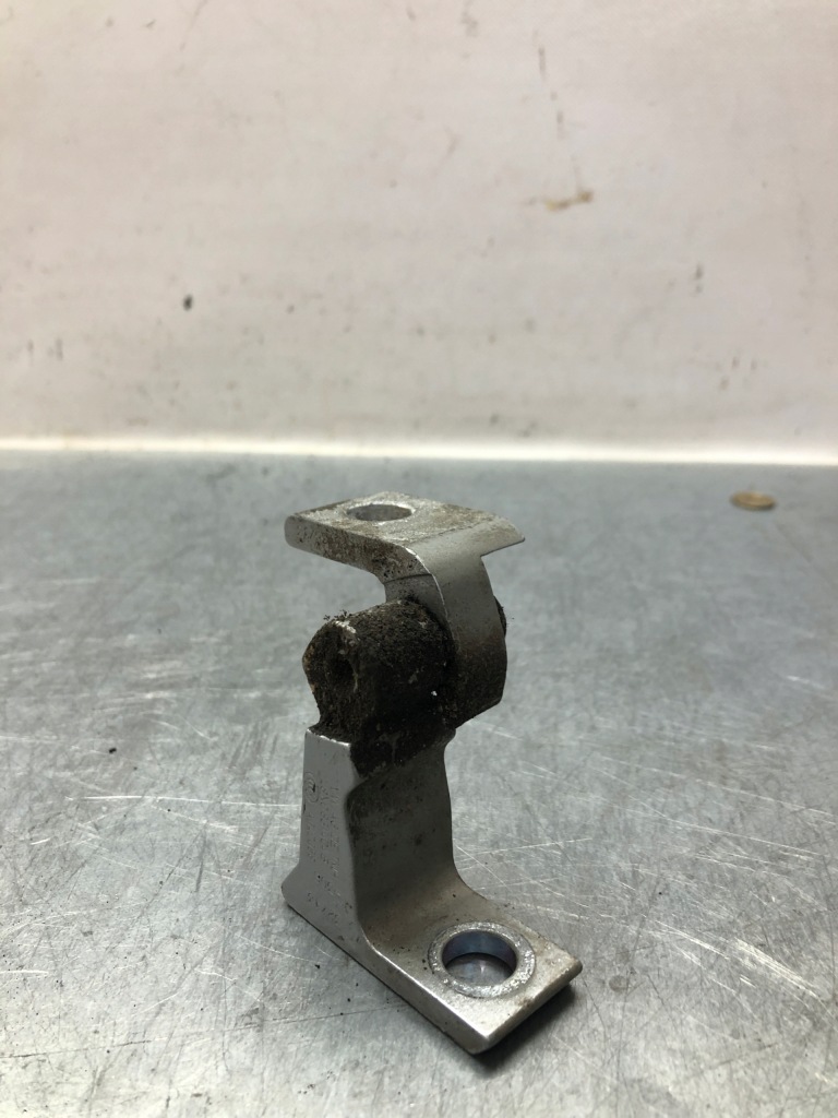 фото №1, Q3 8u петля дверь правый передний 8x0831404b lx7w