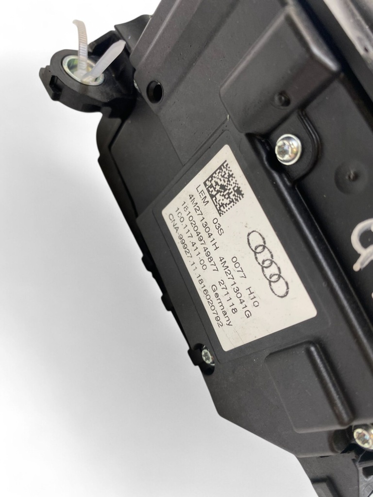 фото №6, Audi q7 4m 2018 домкрат переключения передач / верхний