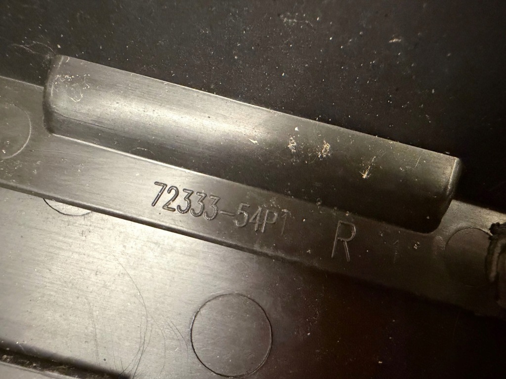 Жабо пластиковый правое  suzuki vitara 3 3 рестайлинг  72333-54p1 с Разборки