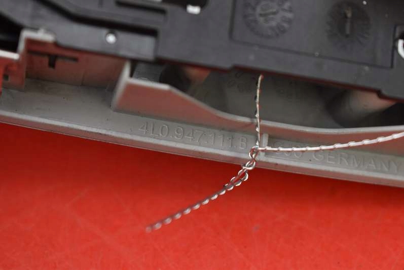 фото №8, Лампа освещение салона задняя 4l0947111b audi a6 c6 04-08