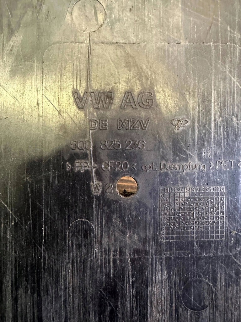 Skoda superb vw golf seat leon audi a3 5q0825236 плита накладка под двигатель Киев