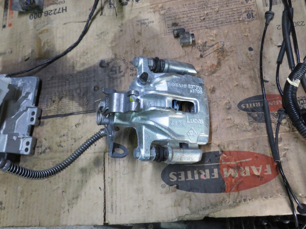 фото №1, Супорт правий задня задній renault trafic 3 iii 4 iv