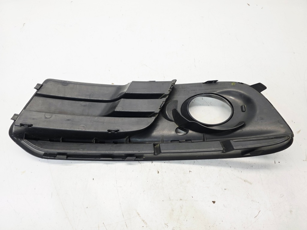 Решётка противотуманной фары решётка  бампера правая audi q5 8r рестайлинг  8r0807682j Недорого