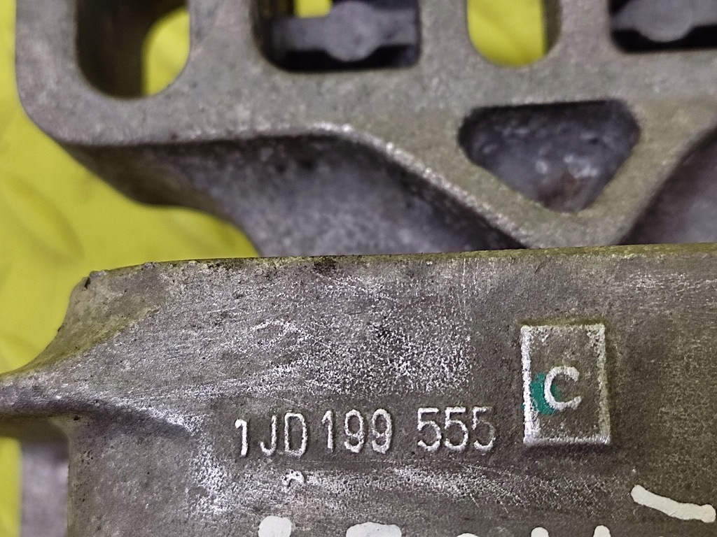 фото №7, Seat leon i 1.4 16v кронштейн коробки передач 1j0199555c