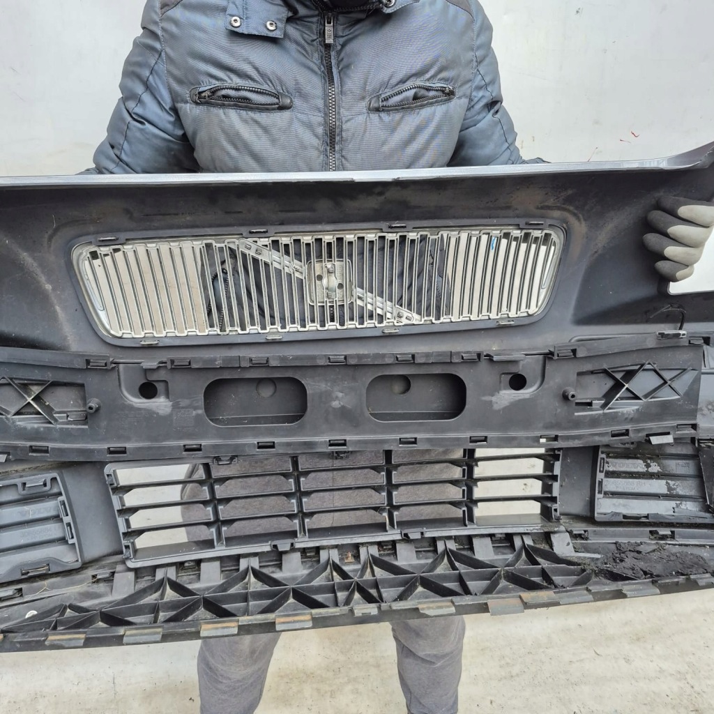 фото №9, Volvo v50 04-07 бампер перед передний sprysk