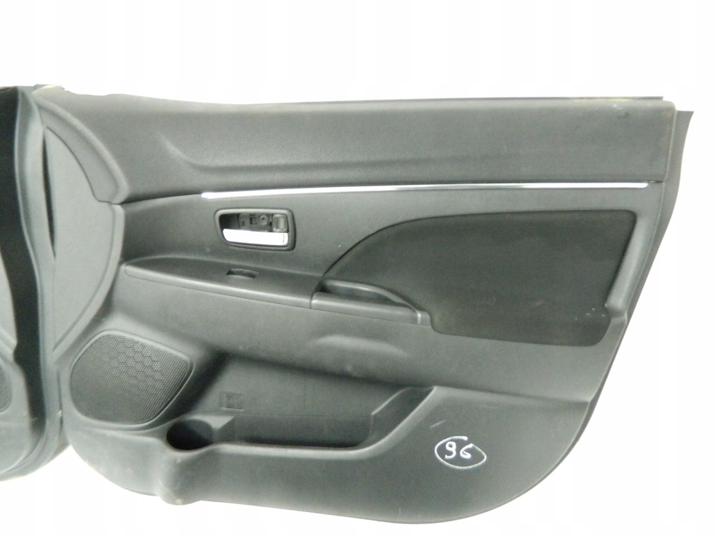 фото №5, Обшивки дверь mitsubishi asx 12-22